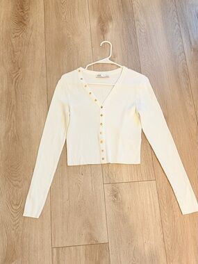 Zara Ivory Ribbed V-Neck Button-Up Cardigan